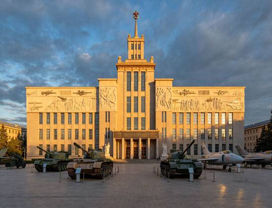 <北京四日游> 天坛、故宫、颐和园、八达岭、十三陵、清华大学、军博、北京四日高端游！